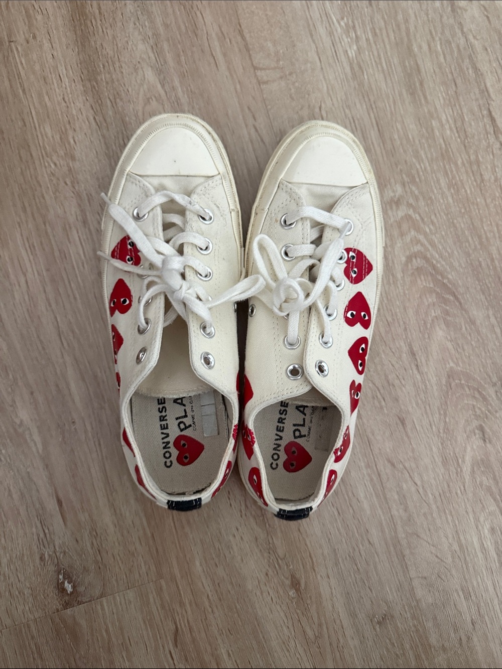 Commes de Garçons Converse Off-White Low-Top Sneakers with Red Hearts